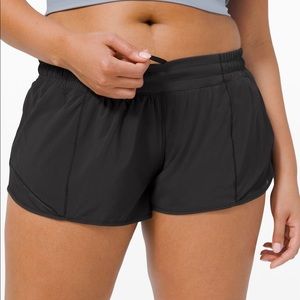 Black lulu lemon hotty hot shorts 2.5 in